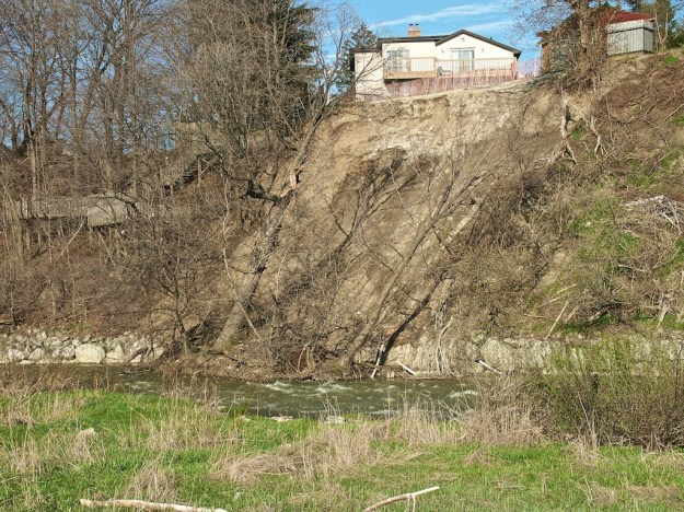 Shortly after the landslide in April 2004.