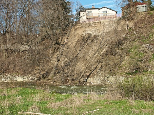 Shortly after the landslide in April 2004.