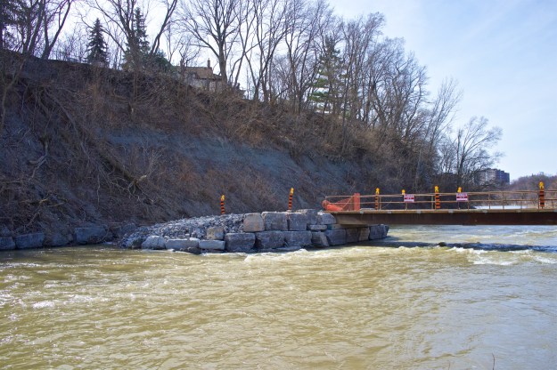 A close-up of the abutment.